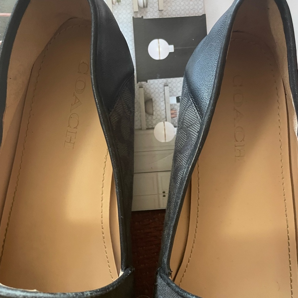 Coach Signature Black Loafers with Gold Chain - Picture 3 of 8